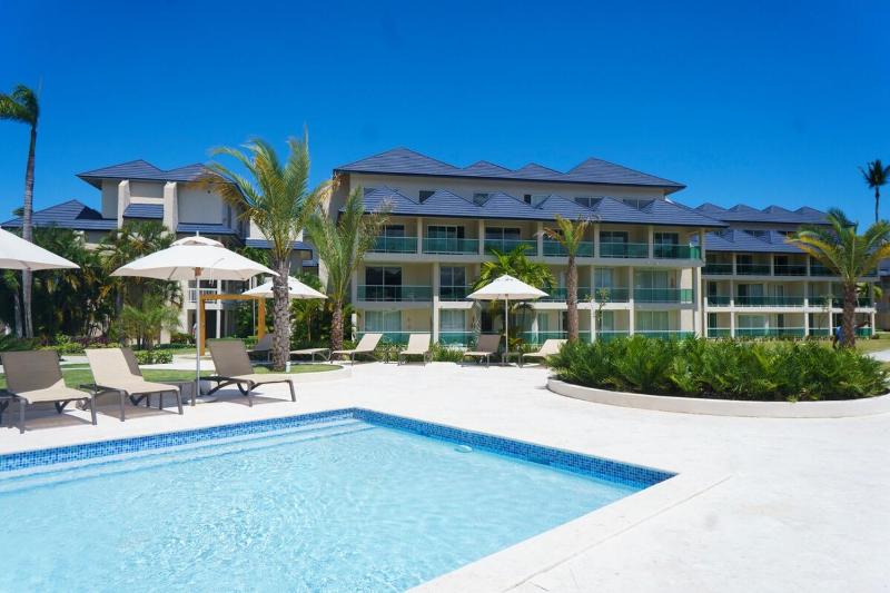 Tropical Luxury Condo - image 30