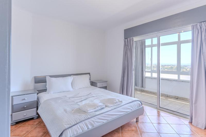 #415 Charming Apartment Albufeira - image 9