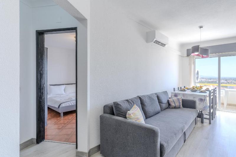 #415 Charming Apartment Albufeira - image 16