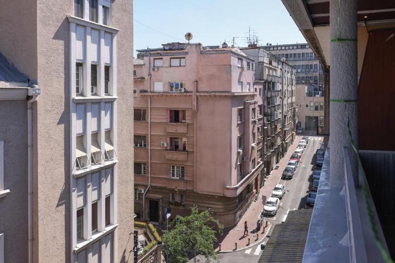 City Hill Apartment - image 12