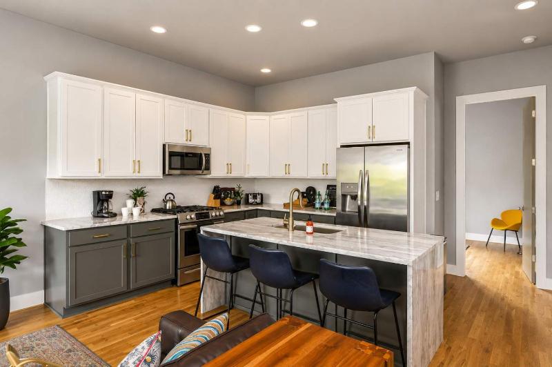 Luxury Nashville Rooftop Retreat Sleeps 12 - image 14