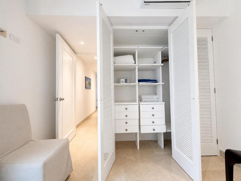Luxury 2BR inside Old City Private patio AC 2 Pools & parking - image 10