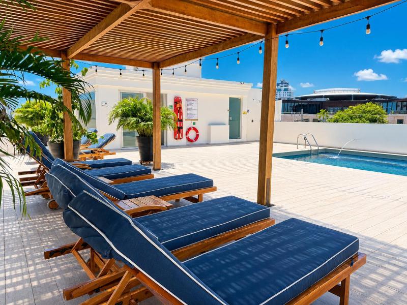Luxury 2BR inside Old City Private patio AC 2 Pools & parking - image 16