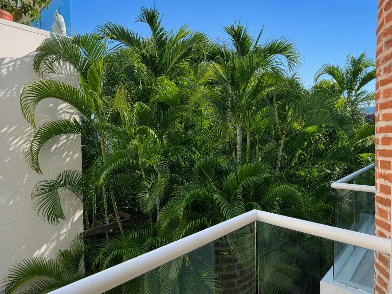 Luxury 2BR inside Old City Private patio AC 2 Pools & parking - image 7