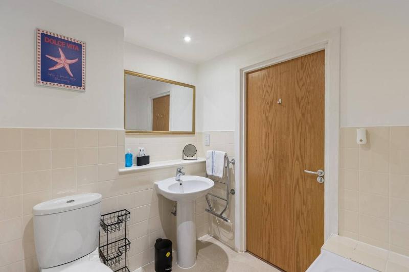 West Bridgford Luxury 2 bed 2 Bath Apartment - image 17
