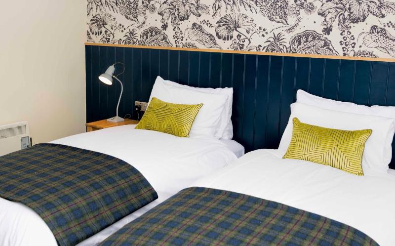 Standard Twin Room image 3