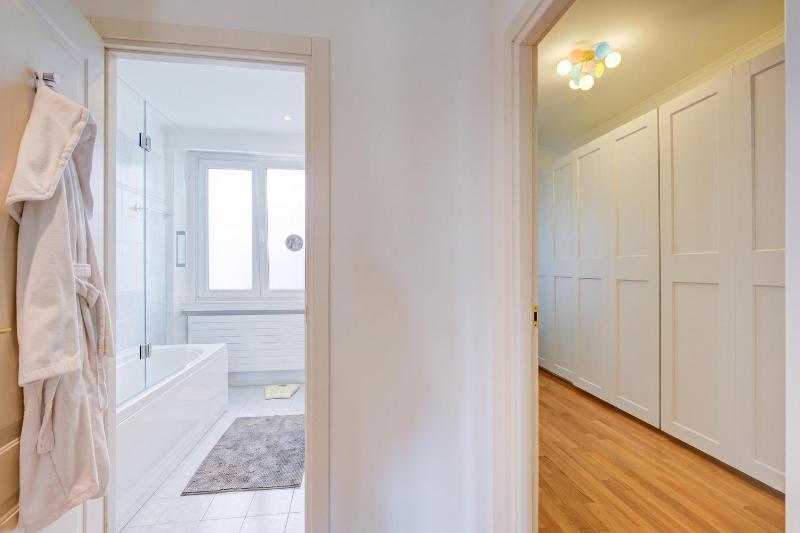 Casa Berna - Balcony Apt with Mountain Views - Happy Rentals - image 9