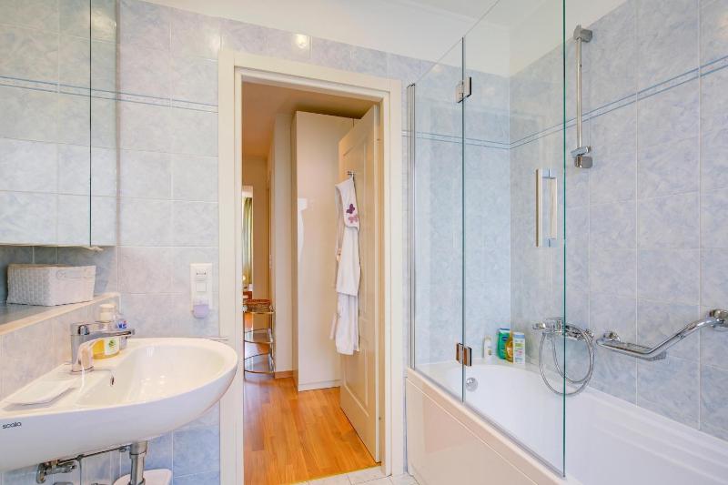 Casa Berna - Balcony Apt with Mountain Views - Happy Rentals - image 7