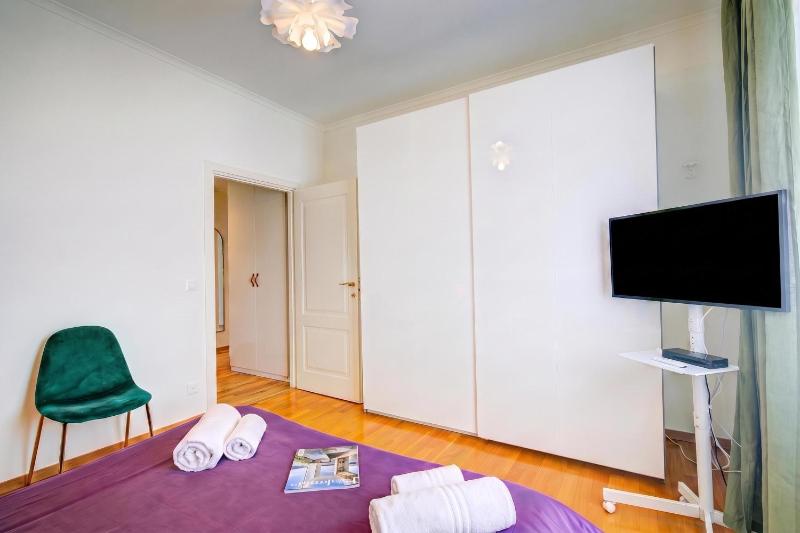 Casa Berna - Balcony Apt with Mountain Views - Happy Rentals - image 13
