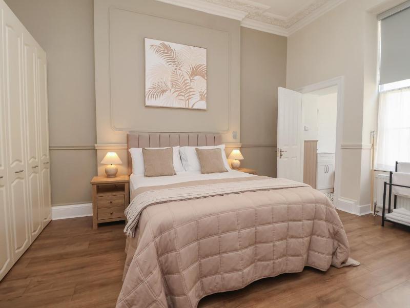 Flat 2 The Moorings - image 35