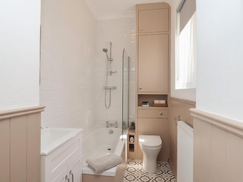 Flat 2 The Moorings - image 39