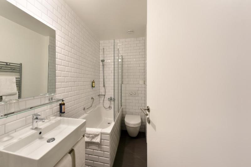 Quadruple Room image 4