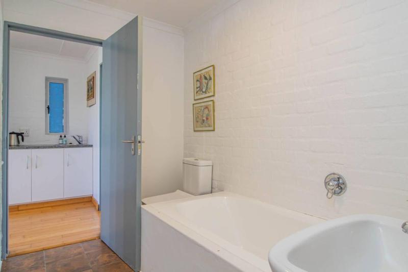 Elaine's Onrus Ocean View Pet Friendly - image 5