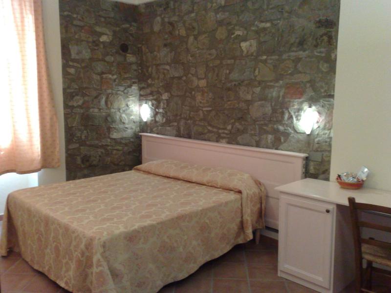 Double Room image 3
