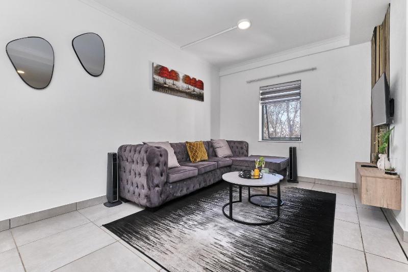 Luxury Living In Circa Illovo By Ctha - image 15