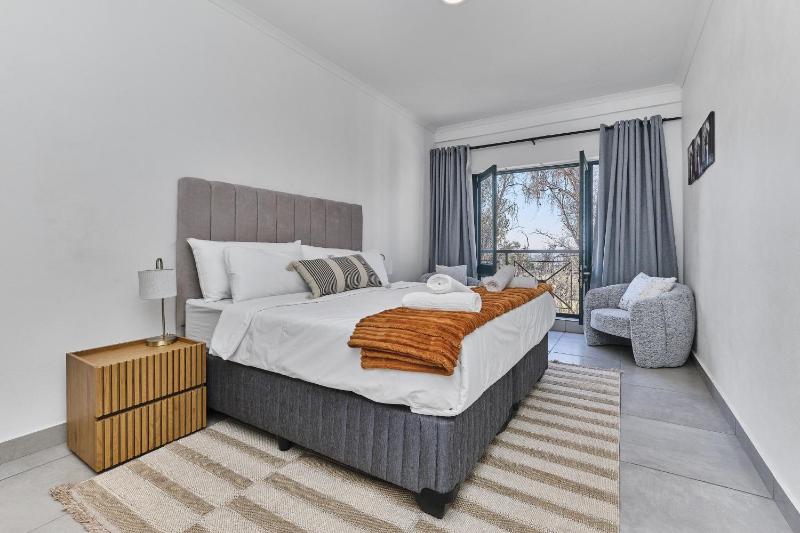 Luxury Living In Circa Illovo By Ctha - image 10
