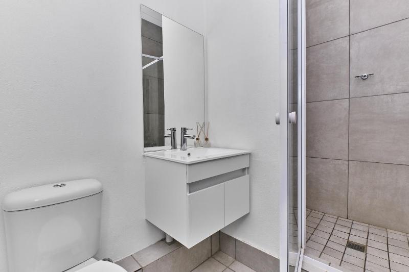 Luxury Living In Circa Illovo By Ctha - image 4