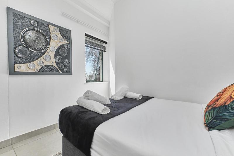 Luxury Living In Circa Illovo By Ctha - image 11