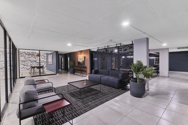 Luxury Living In Circa Illovo By Ctha - image 13