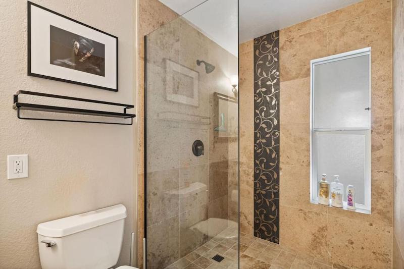 Pet-Friendly Casita with Pool & Spa - image 16