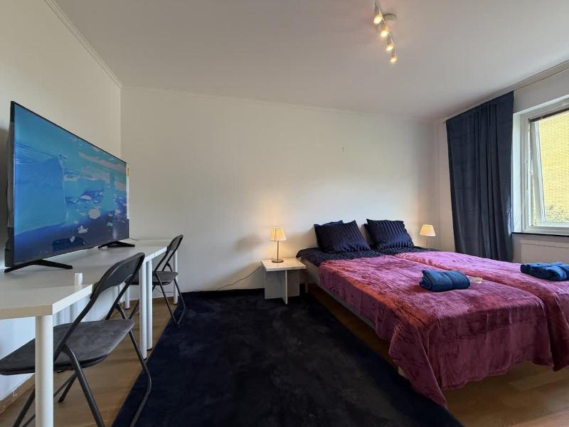 2BR Worker & family Apartment Near Volvo Tv In Each Room - image 7