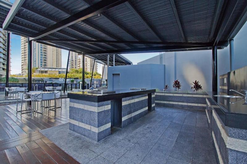 Circle on Cavill 4 Bedroom Executive Sub Penthouse - image 12