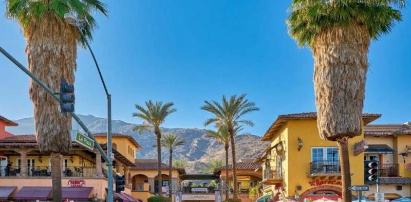 Serene Oasis Condo in Palm Springs - image 27