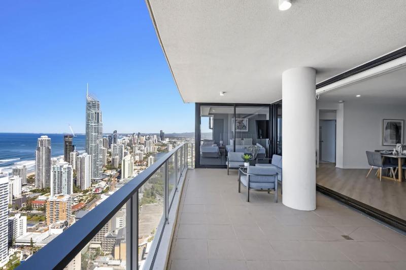 Circle on Cavill 4 Bedroom Executive Sub Penthouse - image 16