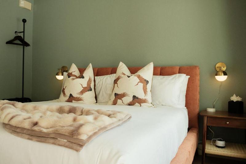 Mod Retreat in Vibrant Palm Springs - image 40