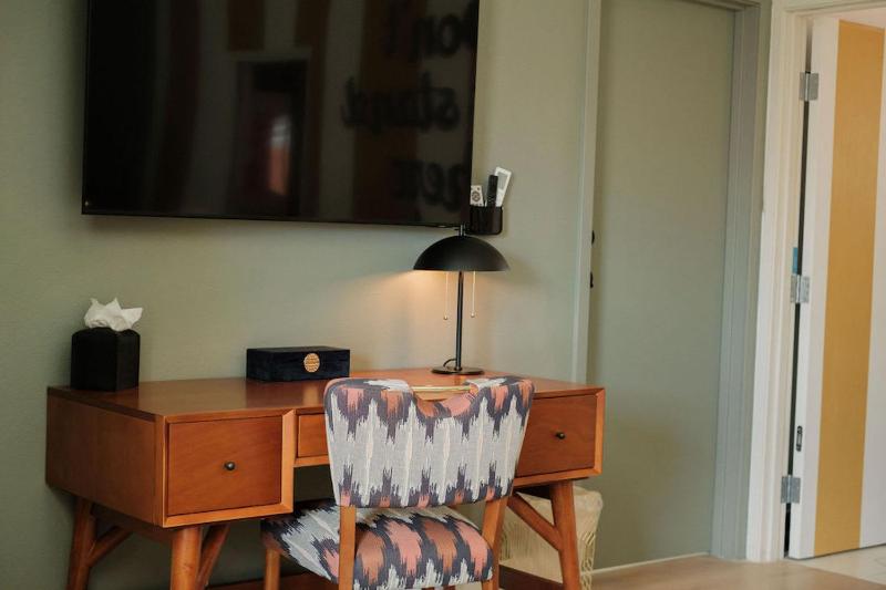 Mod Retreat in Vibrant Palm Springs - image 34