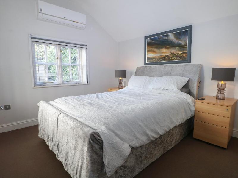 Tiffanys Coach House - image 6
