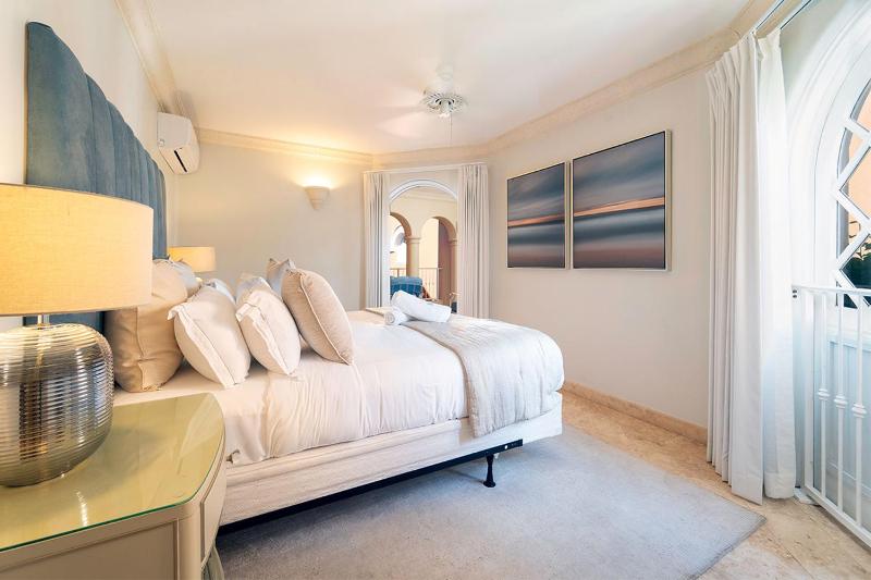 Modern Beachfront Condo - St Peters Bay 402 - image 9