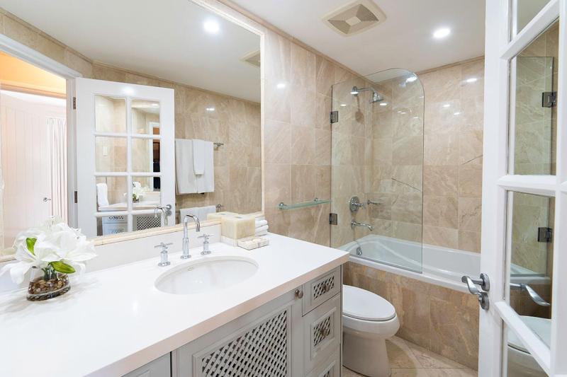 Modern Beachfront Condo - St Peters Bay 402 - image 4