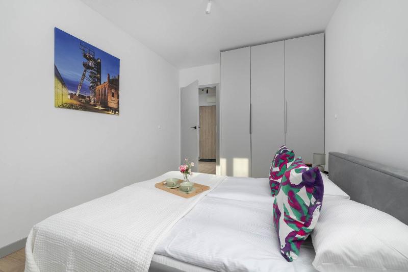 Exceptional Apartments with Parking by Noclegi Renters - image 41