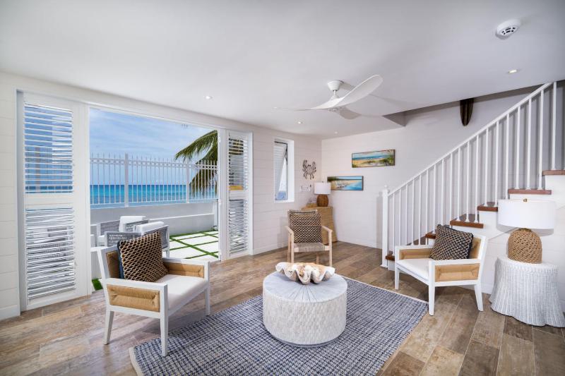 Beachfront Villa with Plunge Pool - Sea Breeze Beach Villa - image 13
