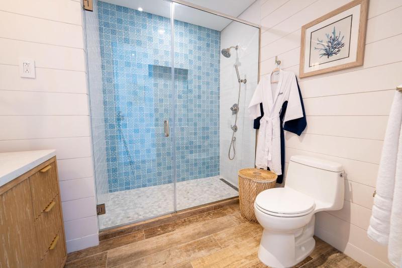 Beachfront Villa with Plunge Pool - Sea Breeze House 4 bed - image 10