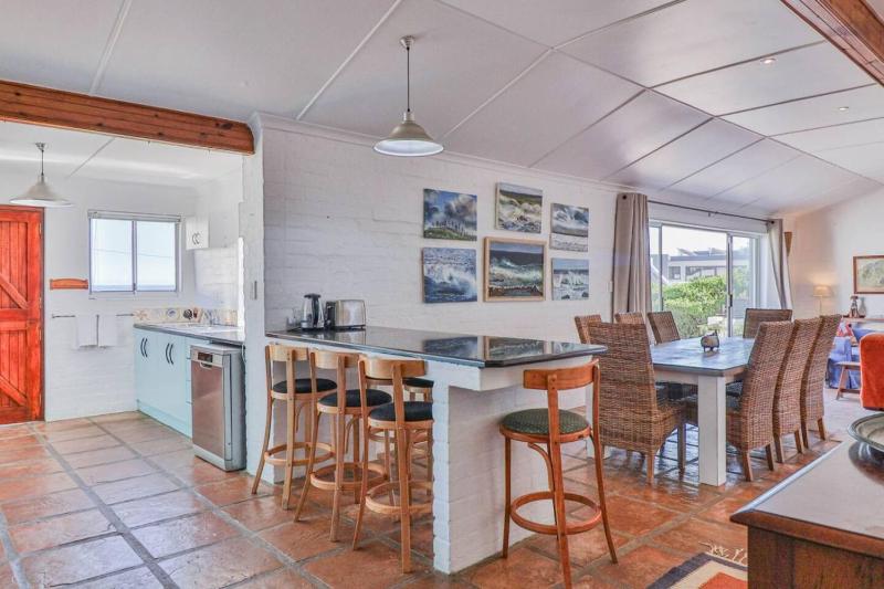 Elaine's Onrus Ocean View Pet Friendly - image 4