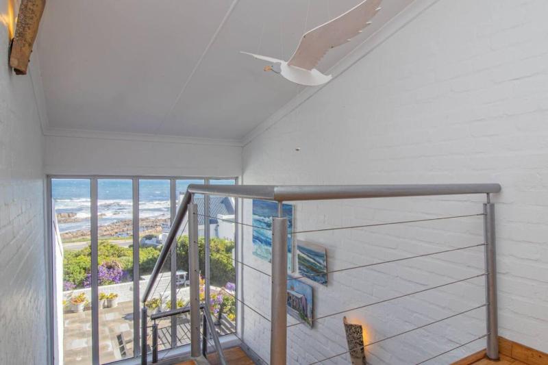 Elaine's Onrus Ocean View Pet Friendly - image 2
