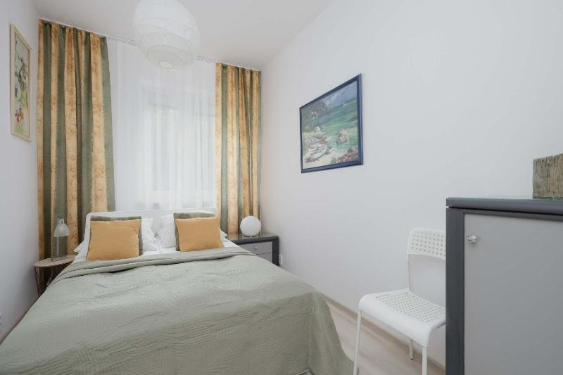 Family Apartment with a Balcony Near the Underground Ursynow - image 11