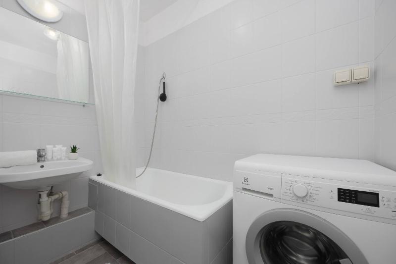 Family Apartment with a Balcony Near the Underground Ursynow - image 4