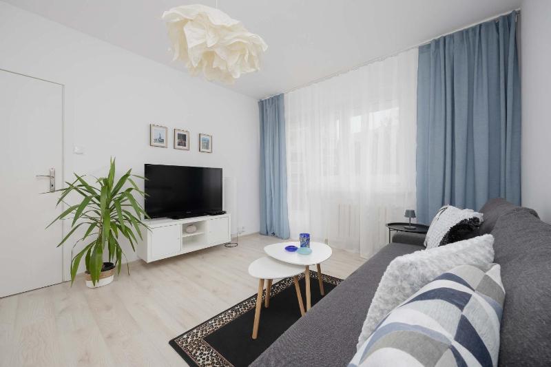 Family Apartment with a Balcony Near the Underground Ursynow - image 13