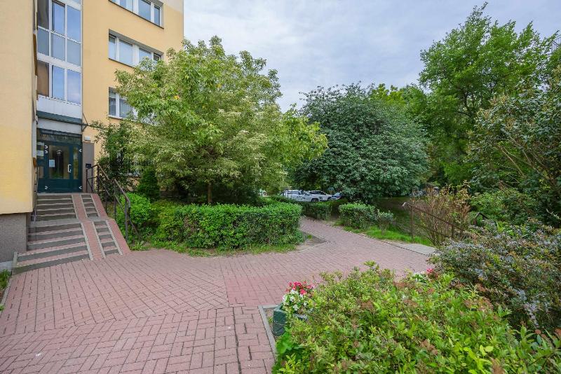 Family Apartment with a Balcony Near the Underground Ursynow - image 7