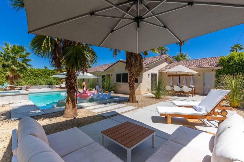 Palm Springs Luxury Pool Hot Tub & Downtown Access - image 11