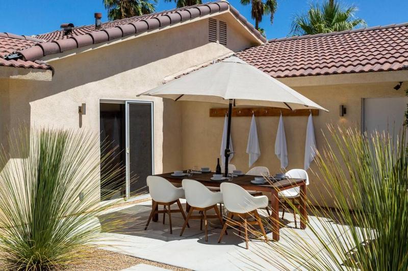 Palm Springs Luxury Pool Hot Tub & Downtown Access - image 18