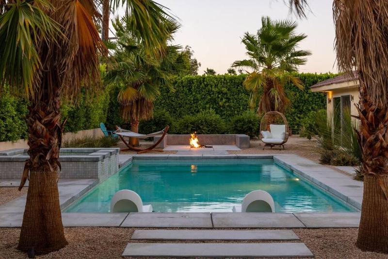 Palm Springs Luxury Pool Hot Tub & Downtown Access - image 46