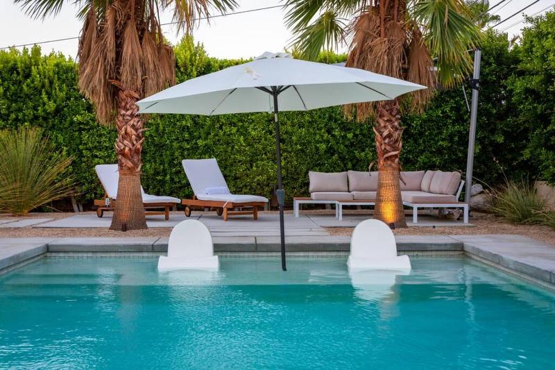 Palm Springs Luxury Pool Hot Tub & Downtown Access - image 20