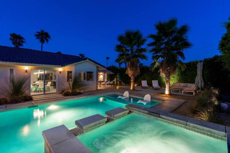 Palm Springs Luxury Pool Hot Tub & Downtown Access - image 12