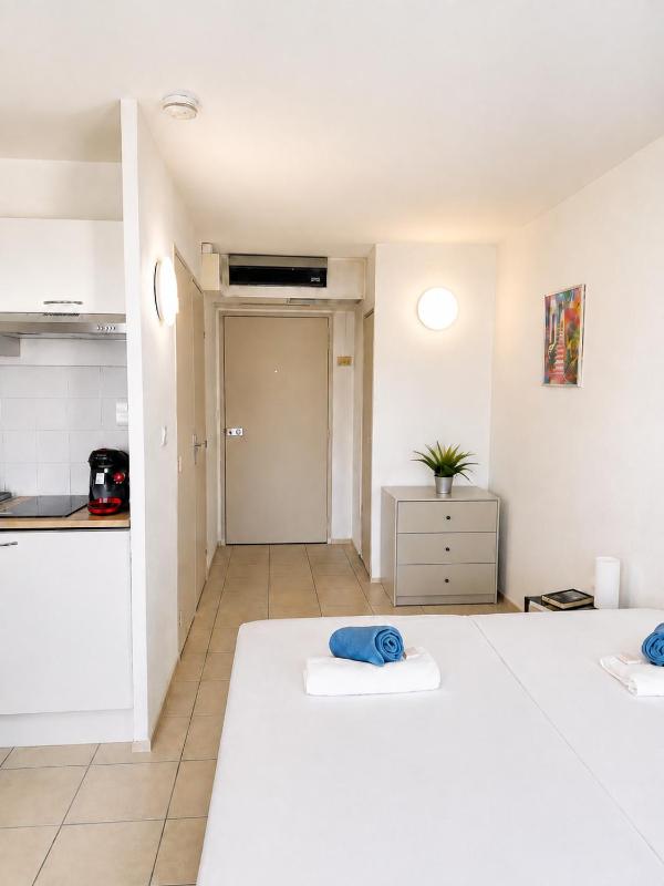 Le Thiers Azur AP4520 by Riviera Holiday Homes - image 16