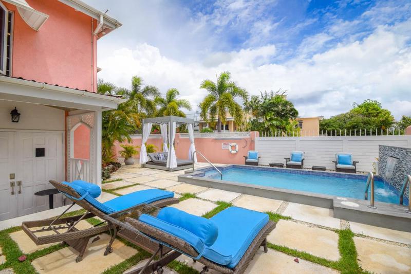 3 Min Walk to Beach - Blessed Manor 5 Bed House - image 10