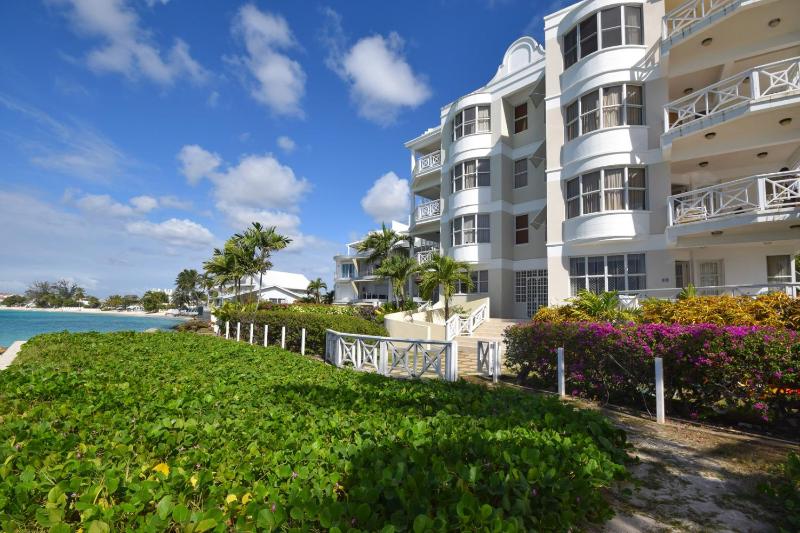 Beachfront 2-Bed Condo with Plunge Pool - Indramer 1 - image 3